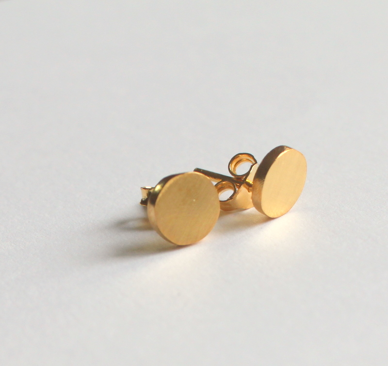 simple round gold earrings